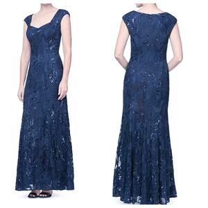 Alex Evenings Gown Mother  of the Bride Navy
Embroidered Sweetheart
 Size 8 NWT